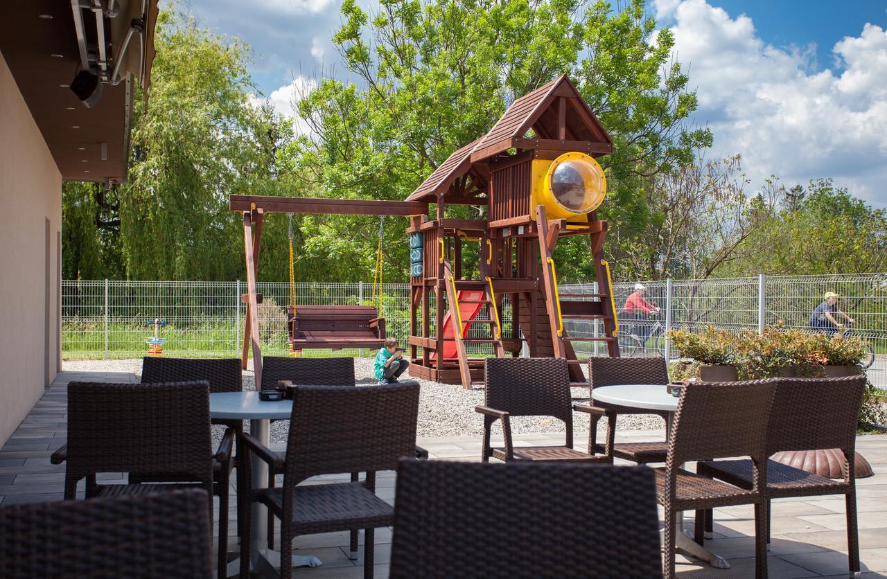 Hotel Pomaranca Птуй Экстерьер фото